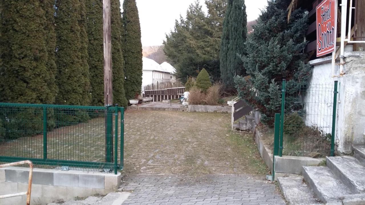 Garni Hotel Sonata Martinske Hole Exterior photo